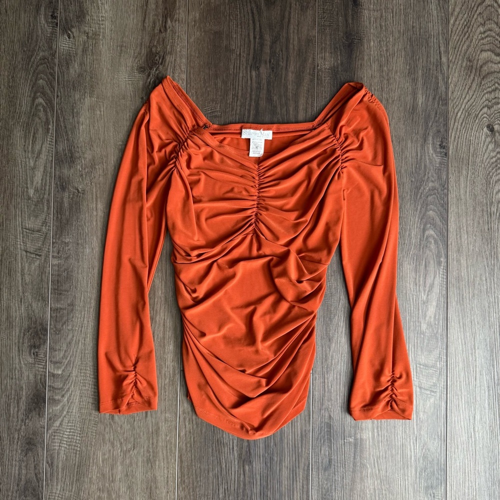Sharon Max Long Sleeve V-Neck Ruched Top Size Medium NWOT.